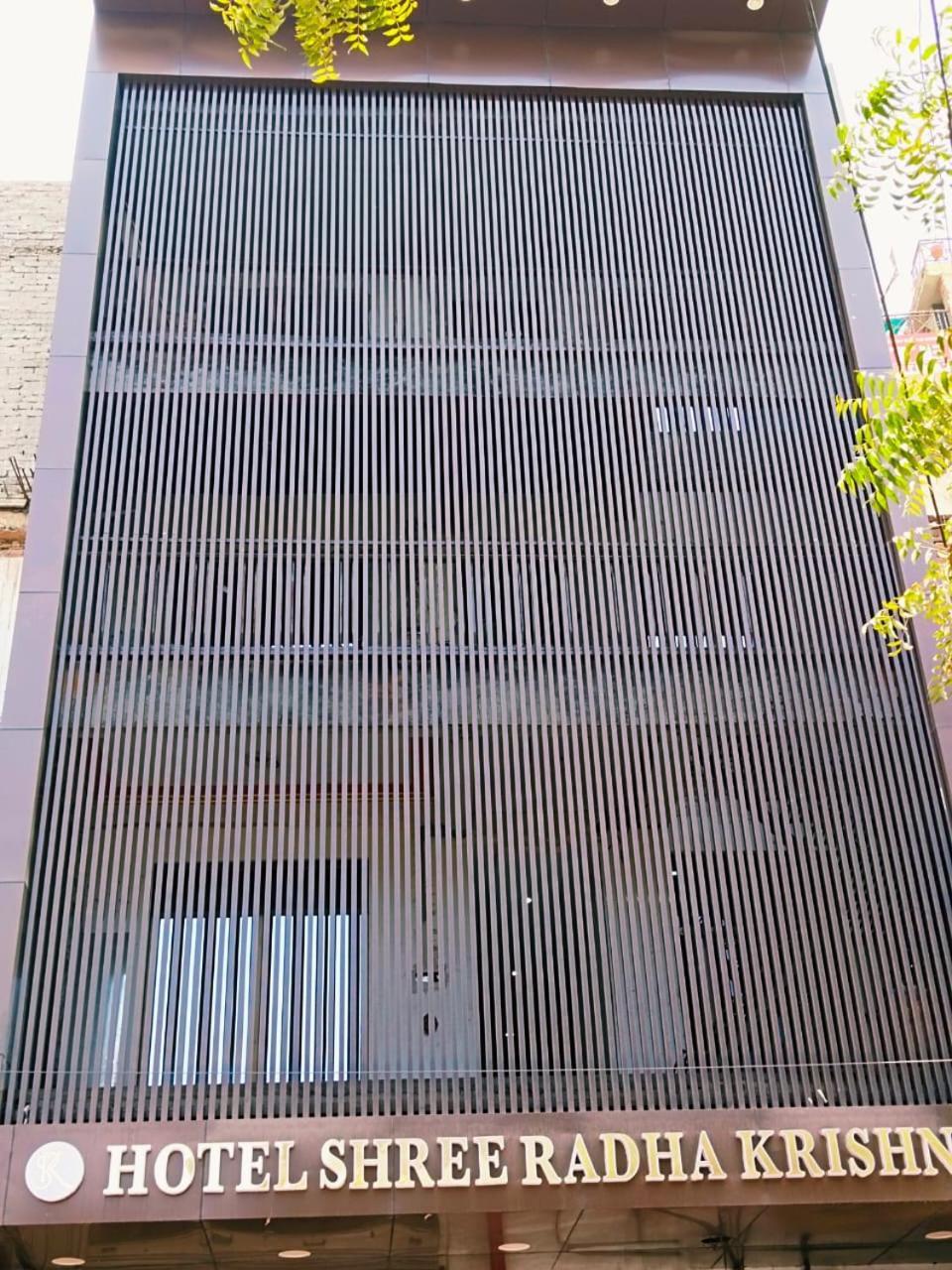 ורנאסי Hotel Shree Radha Krishna מראה חיצוני תמונה