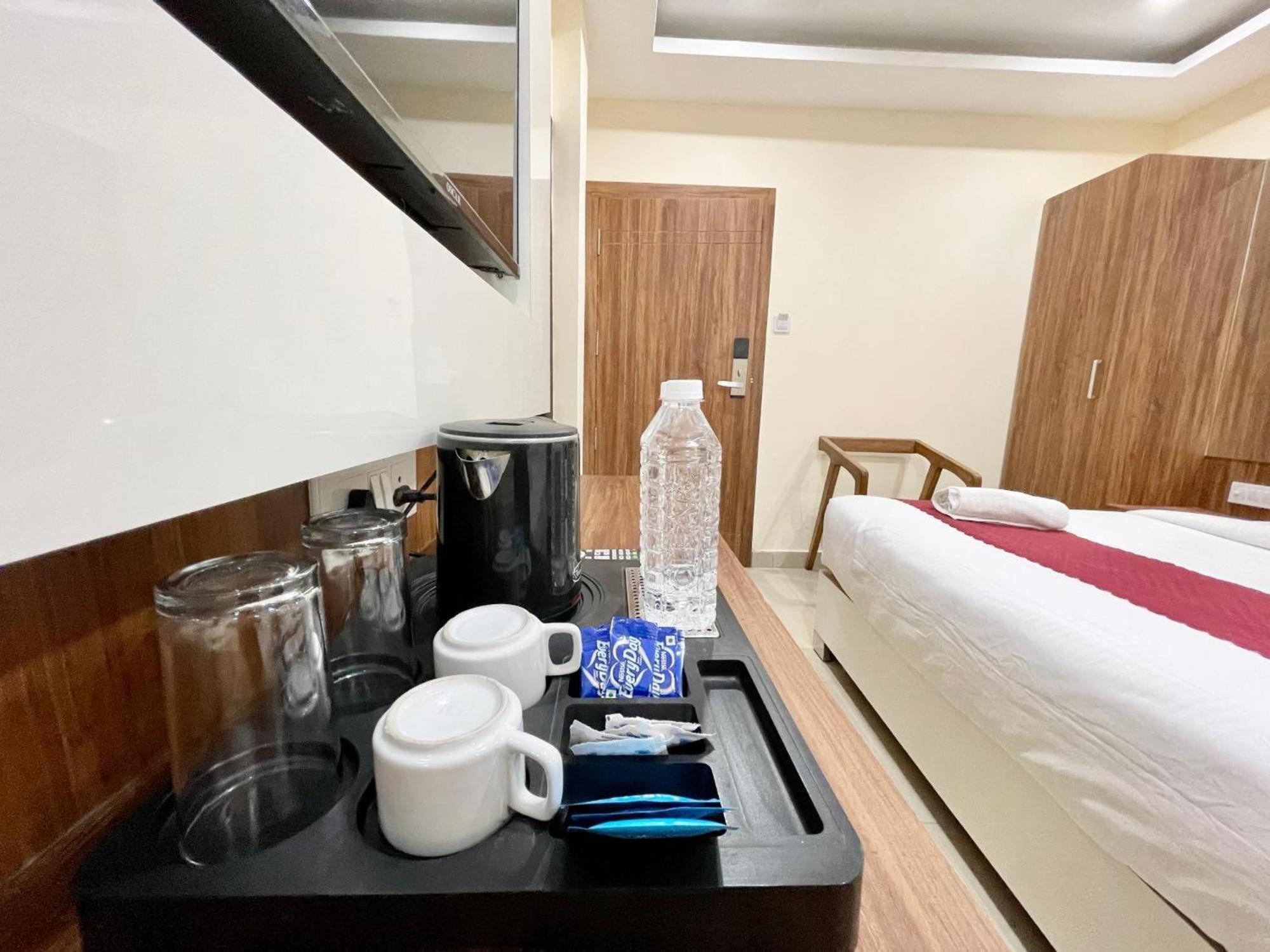 ורנאסי Hotel Shree Radha Krishna מראה חיצוני תמונה
